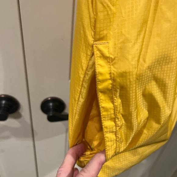 Land’s End Reversible Puffer Vest Men Med 38-40 Goose Down EUC Navy Blue /Yellow - Picture 6 of 8